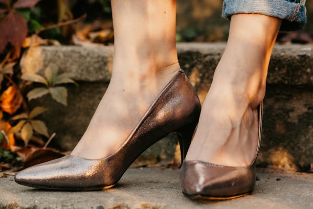 Między wygodą a elegancją – czółenka damskie w codziennych stylizacjach